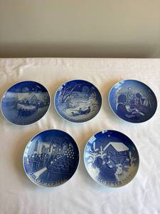 lot 342 image: Bing & Grndahl Xmas Plates Set