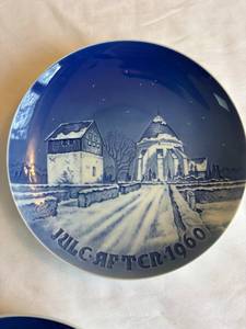 lot 343 image: Vintage Christmas Plates 1957-1960