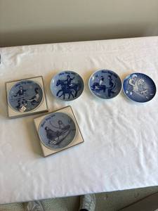 lot 344 image: Bing & Grndahl Vintage Danish Plates