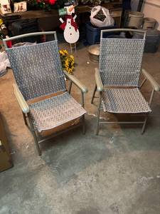 lot 401 image: Outdoor Folding Garden Chairs Pair