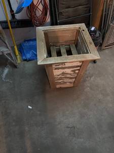 lot 409 image: Rustic Wooden Planter Box