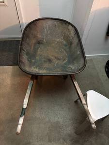 lot 410 image: Durable Metal Wheelbarrow