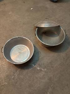 lot 414 image: Vintage Aluminum Cooking Pots Set