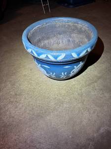 lot 416 image: Blue Ceramic Floral Flower Pot