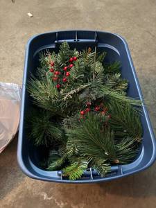 lot 417 image: Artificial Christmas Greenery Decor