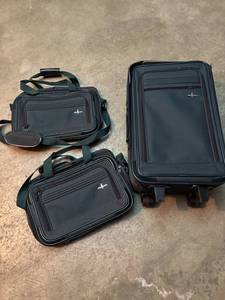 lot 422 image: Atlantic 3-Piece Luggage Set