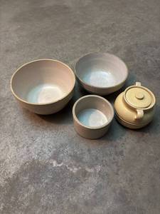 lot 423 image: Vintage Ceramic Bowls Set with Pot