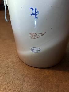 lot 424 image: Vintage Red Wing Pottery Crocks Set