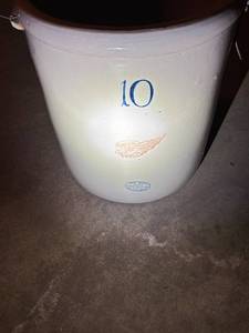 lot 425 image: Vintage Red Wing 10 Gallon Stoneware Crock