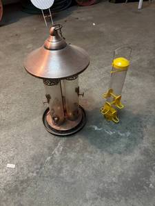 lot 426 image: Dual Bird Feeder Set Indoor Outdoor