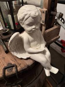 lot 432 image: Ceramic Angel Figurine