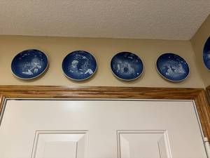 lot 450 image: Royal Copenhagen Christmas Plates Set