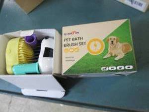 lot 28 image: 2 packages of pet bath breush sets...