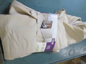 lot 46 image: 36x23.2x24 crate cover...