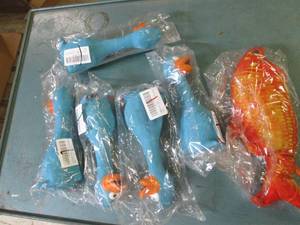 lot 47 image: 6 dog toys...