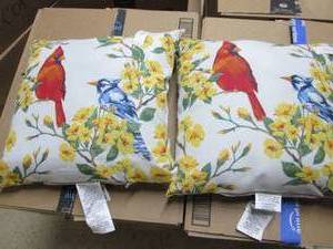 lot 70 image: 2 pillows...