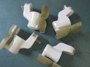 lot 115 image: 4 plug in scent wrmers...