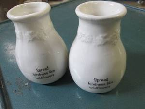 lot 117 image: 2 small vases...