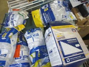 lot 190 image: lot of tile leveling wedges and cap...