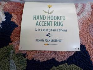 lot 10 image: Hand Hooked Accent Rug 22 x 38...