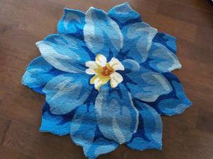lot 57 image: Hydrangea IndoorOutdoor Rug 36 Di...