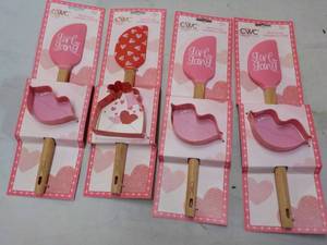 lot 153 image: CWC Baking Sets...