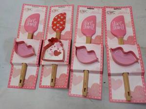 lot 154 image: CWC Baking Sets...
