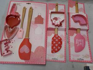 lot 155 image: CWC Baking Sets...