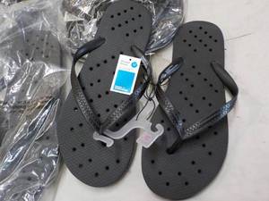 lot 258 image: 6 pr Size M Shower Shoes...