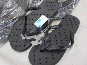 lot 259 image: 6 pr Size M Shower Shoes...