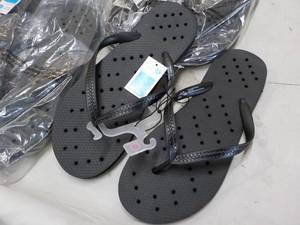lot 260 image: 6 pr Size M Shower Shoes...