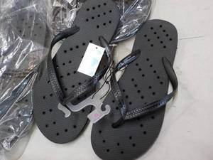 lot 261 image: 6 pr Size M Shower Shoes...