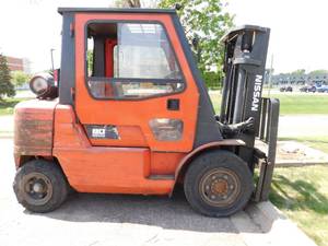 Nissan P8000 Forklift