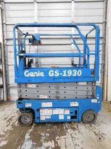 lot 7 image: Genie GS1930 Scissor Lift