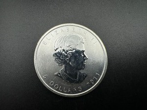 lot 56 image: 2011 BU Canada 1oz Silver Maple Leaf, .9999 Purity