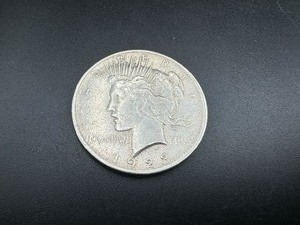 lot 32 image: 1923 XF Peace Dollar