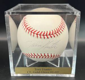 lot 22 image: Torii Hunter Signed Baseball Rawlings OMLB Selig Ball Minnesota Twins w cube and plaque