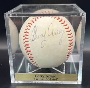 lot 27 image: Gerry Arrigo (Minnesota Tiwns Pitcher 1961-64) Signed Vintage Spalding Baseball w cube and plaque