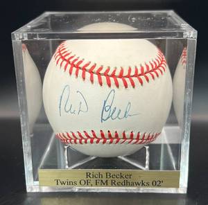 lot 30 image: Rich Becker (Minnesota Twins OF) Signed Baseball Rawlings OALB Ball w cube and plaque