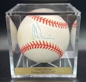 lot 44 image: Chilli Davis (Minnesota Twins DH 1991-92) Signed Baseball Rawlings OALB Budig Ball w cube and plaque