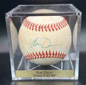lot 45 image: Ron Davis (Minnesota Twins Pitcher 1982-86) Signed Baseball Rawlings OALB Brown Ball w cube and plaque