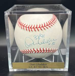 lot 53 image: Dan Gladden (Minnesota Twins LF 1987 and 1991 WS) Signed and Inscribed Baseball Rawlings OMLB Selig Ball w cube and plaque