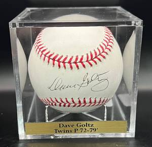 lot 54 image: Dave Goltz (Minnesota Twins Pitcher 1972079) Signed Baseball Rawlings OMLB Selig Ball w cube and plaque