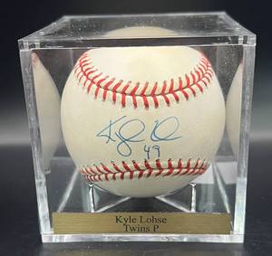 lot 75 image: Kylse Lohse (Minnesota Twins Pitcher) Signed Rawlings OMLB Selig  Baseball w cube and plaque