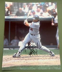 lot 117 image: Kent Hrbek Signed 8x10 Photo - Minnesota Twins Baseball