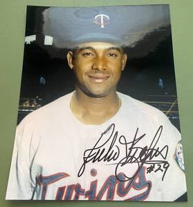 lot 130 image: Julio Becquer Signed 8x10 Photo - Minnesota Twins Baseball