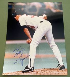 lot 133 image: Kevin Tapani Signed 8x10 Photo - Minnesota Twins Baseball