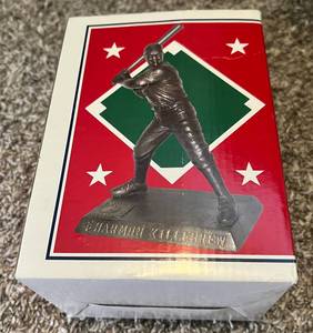 lot 160 image: Harmon Killebrew Statue Minnesota Twins Pepsi-Cola Stadium Giveaway - New In Box