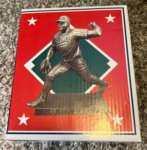lot 168 image: Jim Kaat Statue Minnesota Twins Pepsi-Cola Stadium Giveaway - New In Box