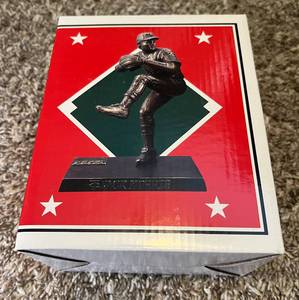 lot 163 image: Jack Morris Statue Minnesota Twins Pepsi-Cola Stadium Giveaway - New In Box